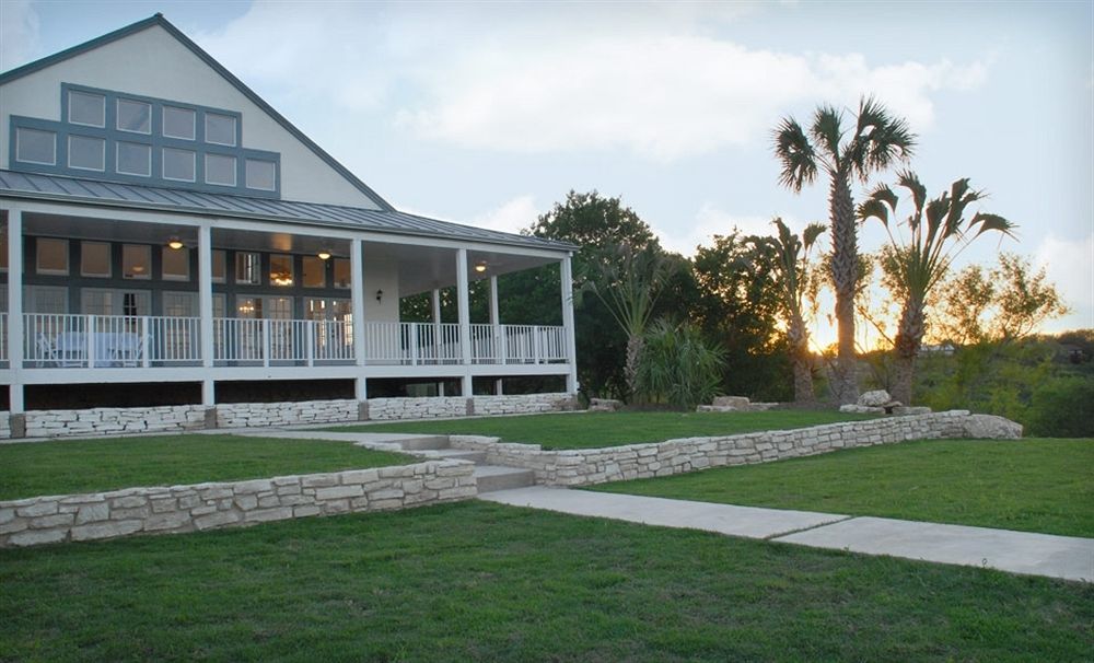 Hillside Boutique Hotel Castroville Exterior photo