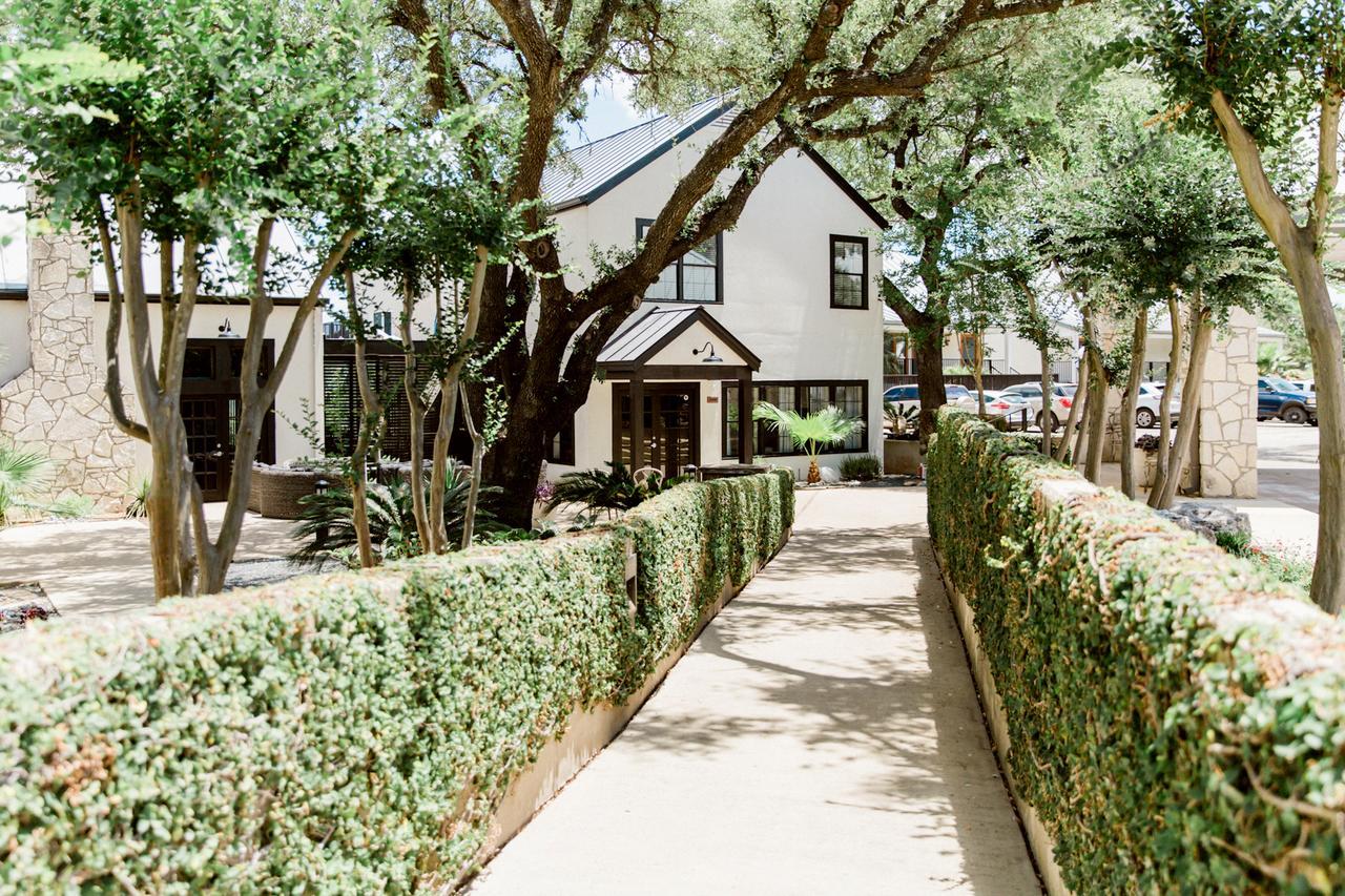 Hillside Boutique Hotel Castroville Exterior photo