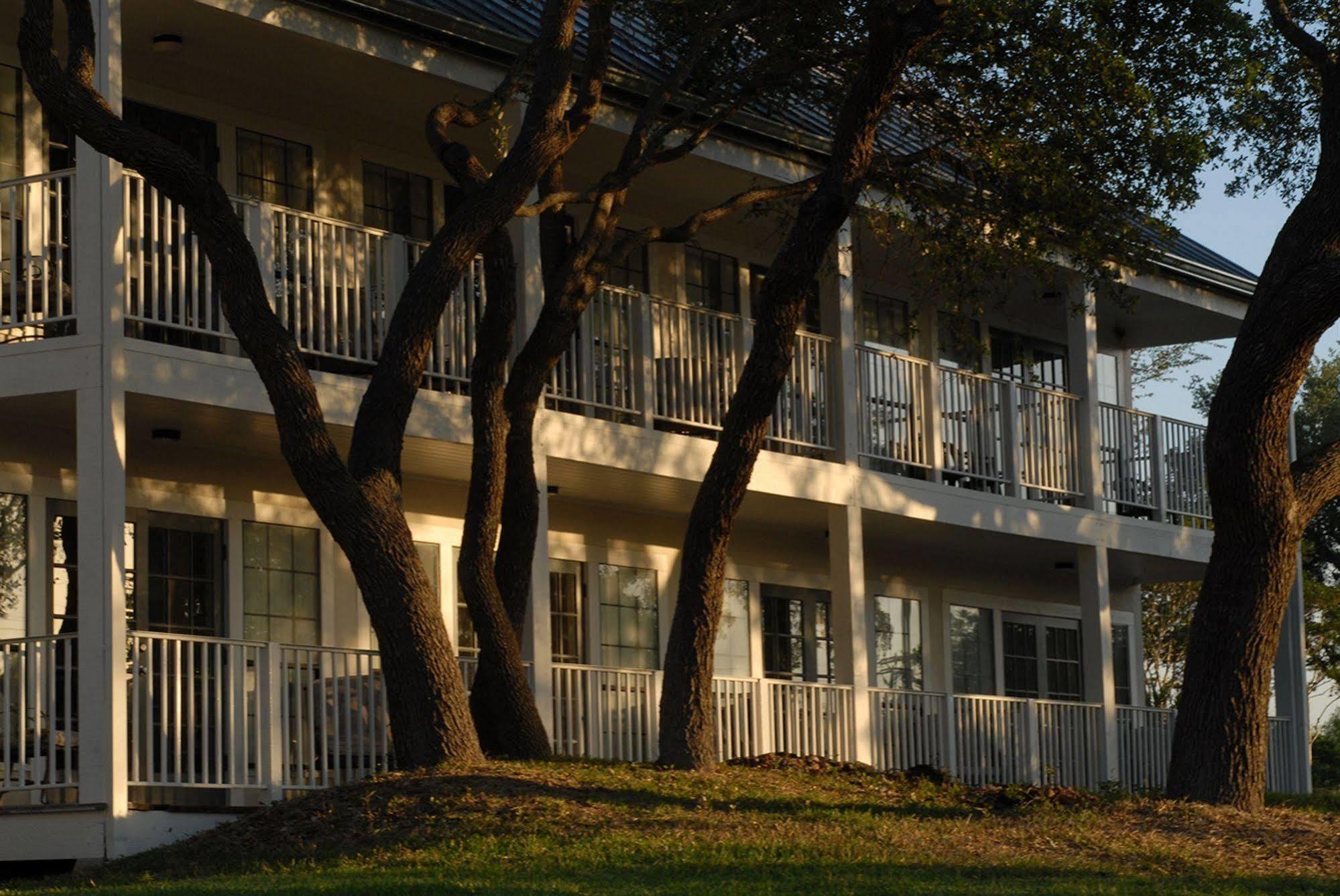 Hillside Boutique Hotel Castroville Exterior photo